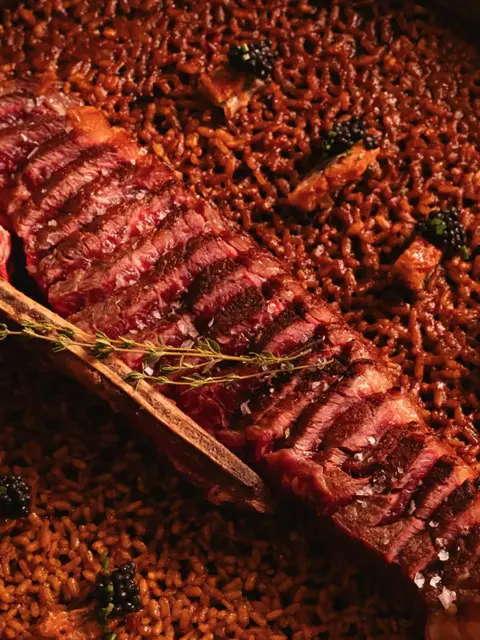 Arroz de chuleta madurada. Con setas y trufa