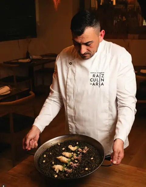 Arroz negro. Con calamar y alioli
