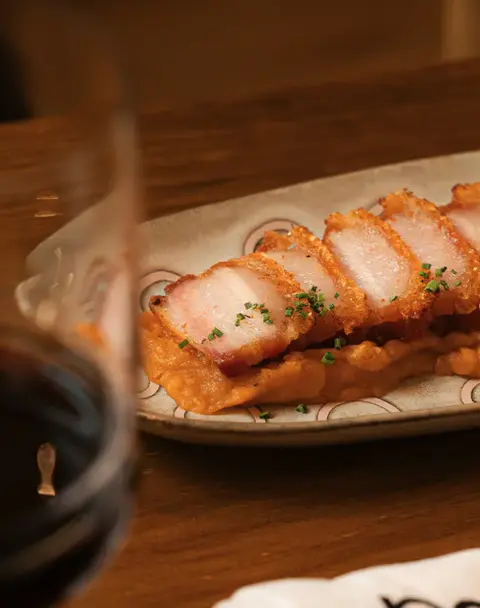 Panceta con puré. Caramelizada
