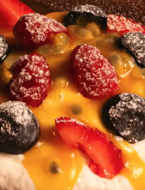 Pavlova. Merengue y frutos rojos