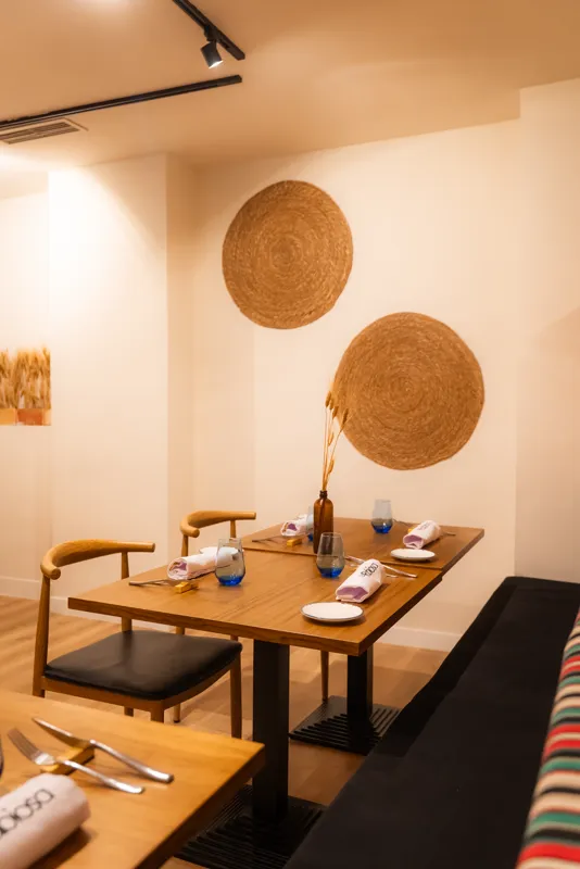 Mesa y esparto. El comedor