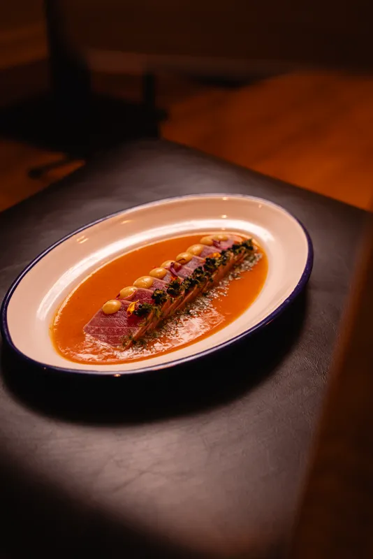 Tataki de atún. Con aguachile